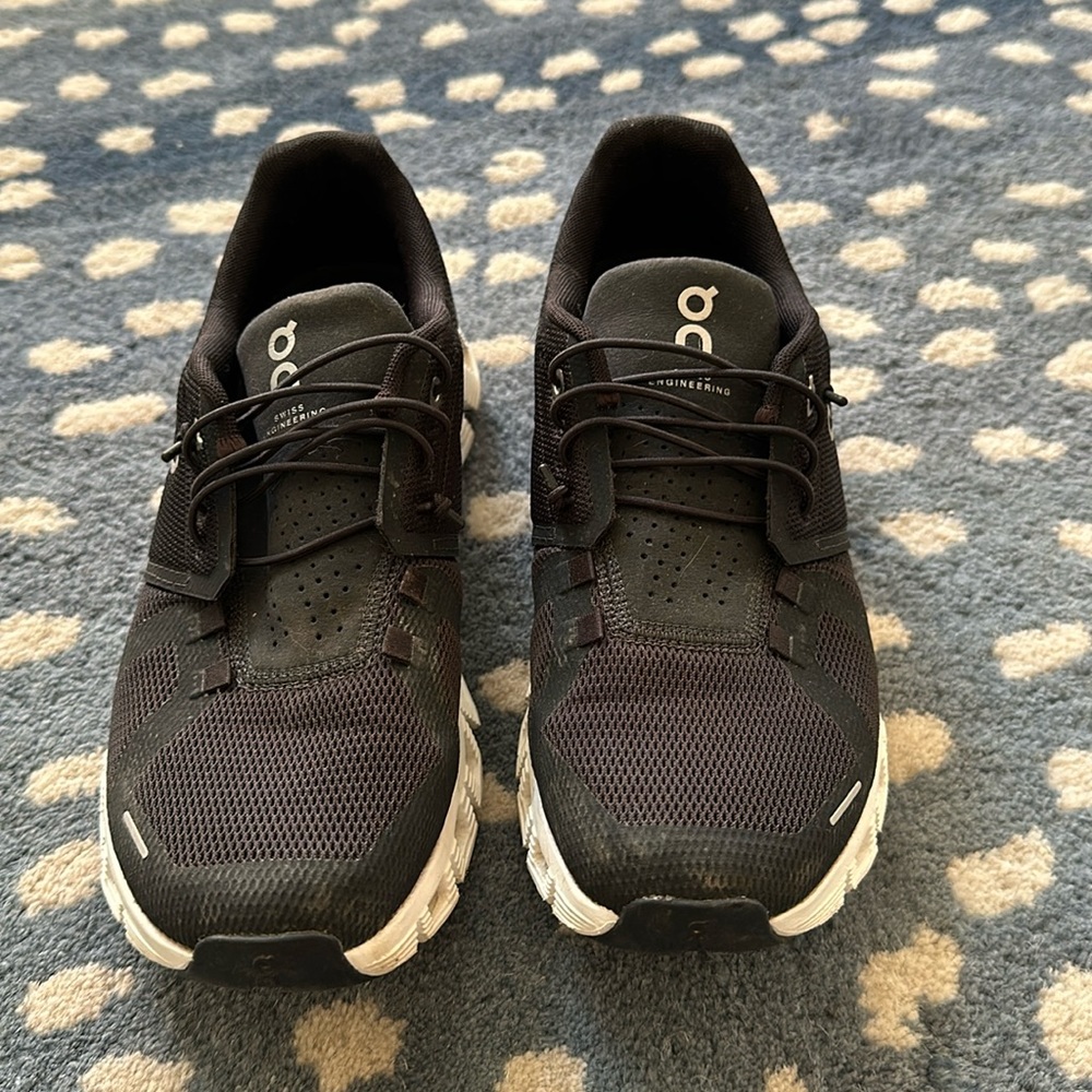 Women’s On sneakers size 8.5